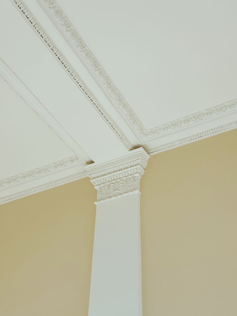 Profile decorative 3D: cum dai relief și caracter unui perete plat
